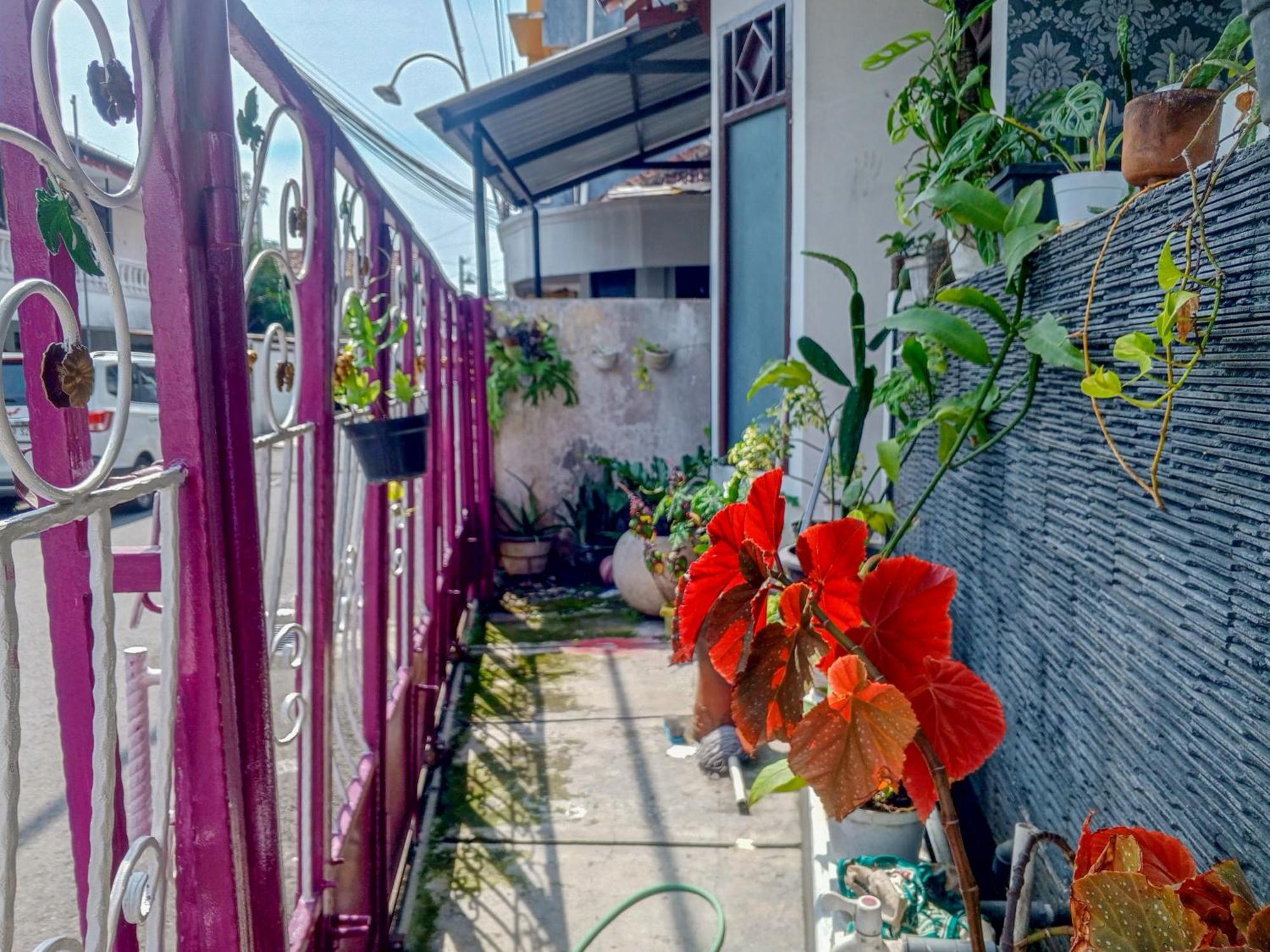Trihakso Guest House Near Kaliurang Redpartner Sleman  Bagian luar foto